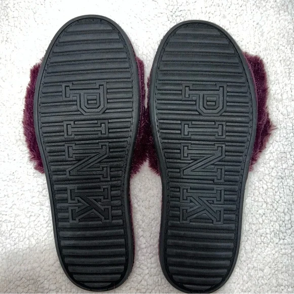 PINK Victorias Secret fuzzy slippers size small (5/6) - Picture 9 of 9
